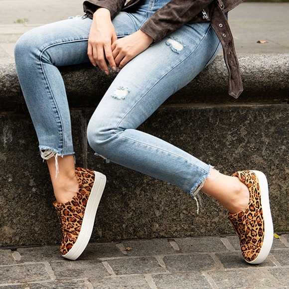 j slides heidi leopard